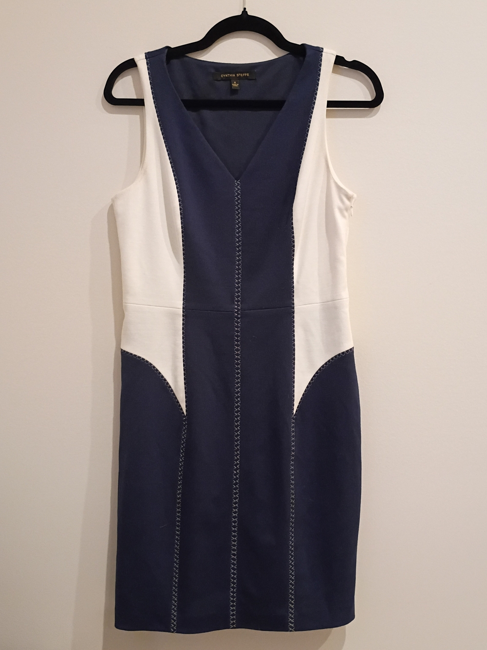 Cynthia Steffe || Navy and White Colorblock V-Neck Sheath Dress Sz.8